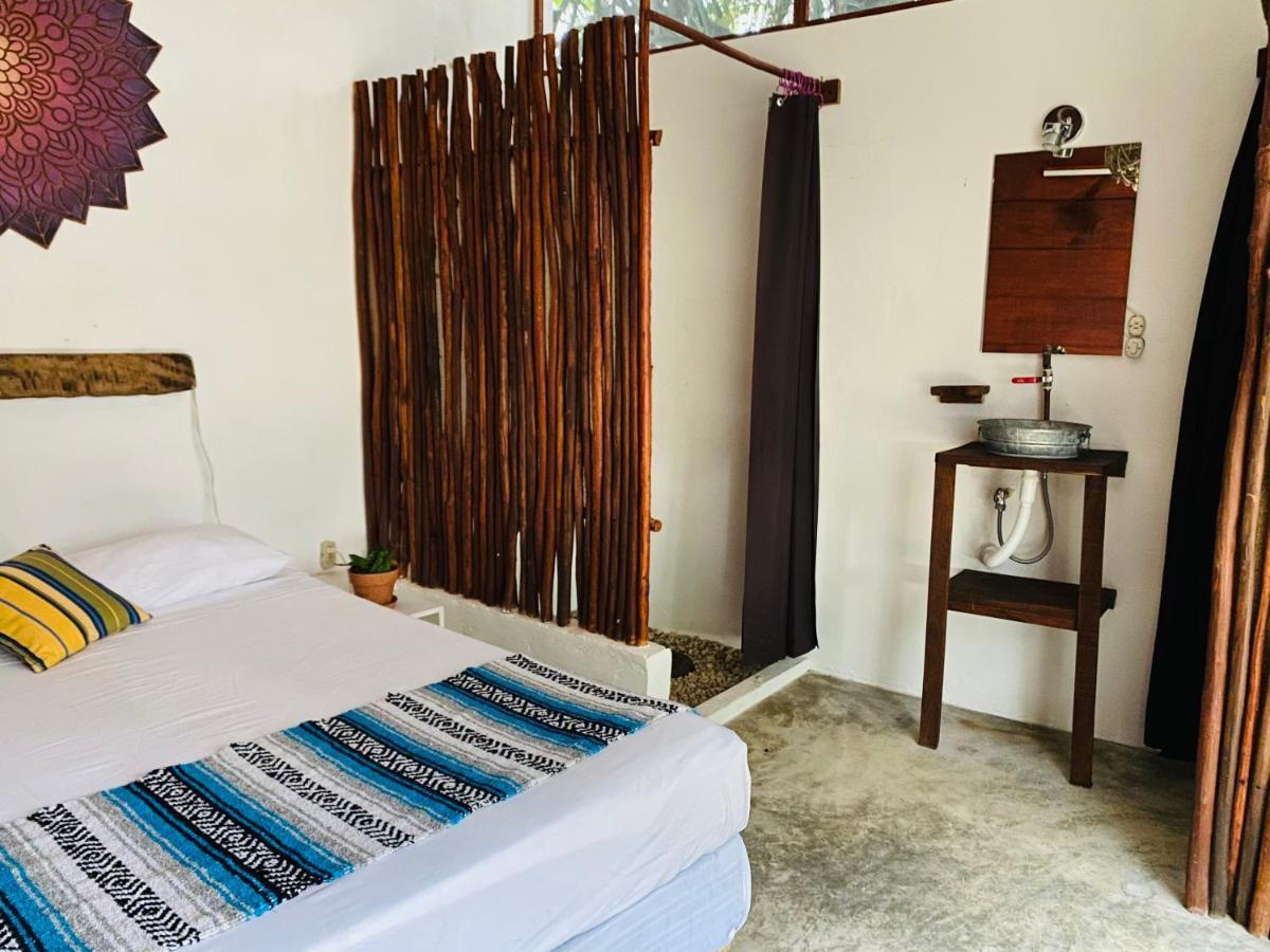 El Buho Bacalar Eco-Cabanas Hostal Exterior photo